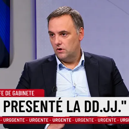 Adorni rompió el silencio: "Ahorré toda mi vida en negro"