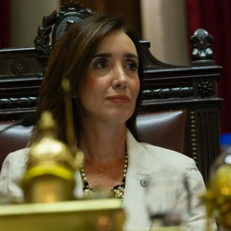 "Vergüenza": Villarruel destrozó las explicaciones de Adorni y dejó otra ironía