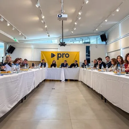 PRO exige más transparencia y pone en aprietos a Adorni por su patrimonio