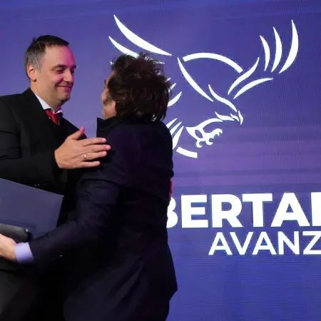 Milei justificó el ahorro en negro de USD 500.000 de Adorni: "Es filosófico"