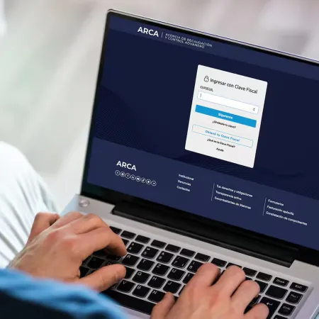 Mientras impulsa la Inocencia Fiscal, ARCA intima a miles de trabajadores por Ganancias