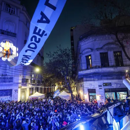Mayra Mendoza y una caravana a la casa de Cristina en reclamo por su libertad