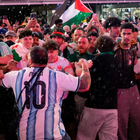 Hinchas de Argentina corrieron a los de Argelia en pleno Times Square en Nueva York