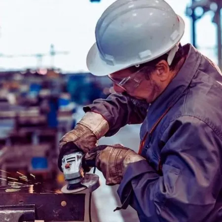 La industria no encuentra piso: ya son 17 meses de caída del empleo en el sector