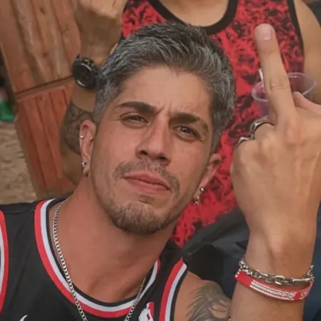 Barrelier negó todo, no respondió preguntas y salió con una acusación aún más grave