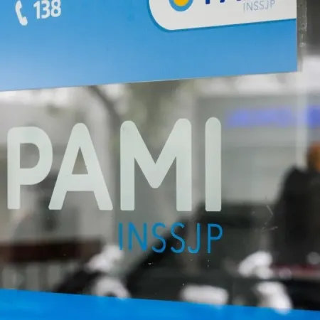 PAMI: el Gobierno asegura que los pagos siguen al día y busca llevar calma