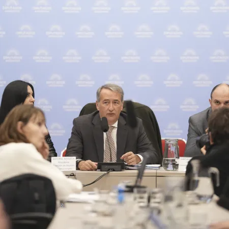 La ley de lobby del Gobierno suma cuestionamientos y se demora su avance en el Congreso