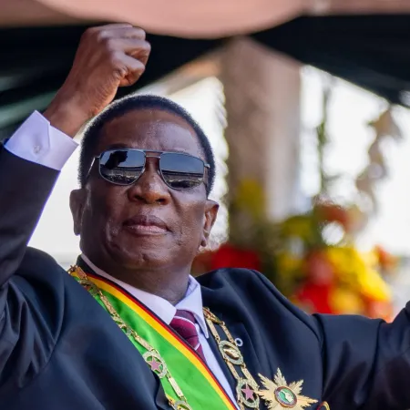 El Parlamento de Zimbabue aprobó un cambio clave que favorece a Mnangagwa