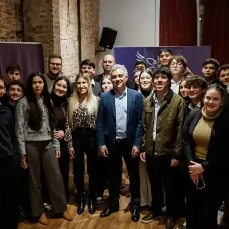 La Libertad Avanza busca habilitar a los jóvenes de 18 años para ser concejales