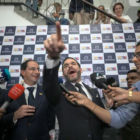 Registraduría de Colombia: De la Espriella supera a Cepeda con 89% escrutado