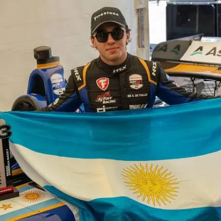 Alessandro De Tullio ganó en pista, pero una sanción le quitó el triunfo en la Indy NXT