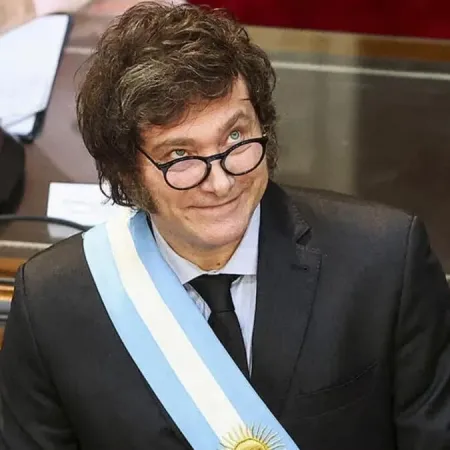 Milei mejora, pero la caída acumulada sigue pesando en la vida cotidiana