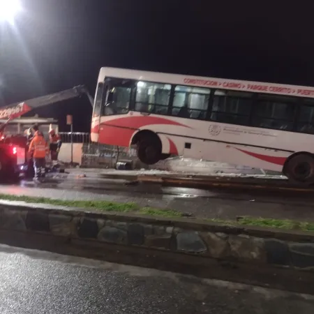 Un colectivo atropelló a siete personas en Mar del Plata: una mujer murió y hay seis heridos graves
