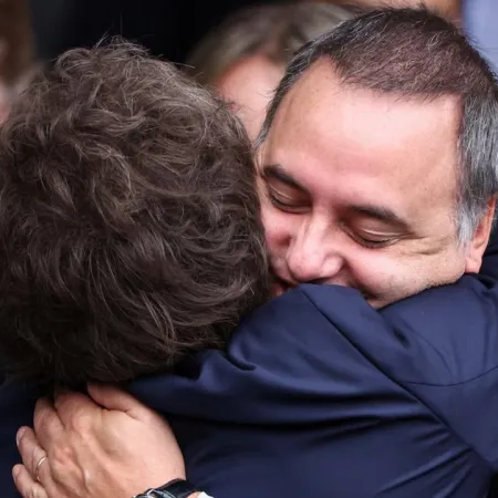 Javier Milei respalda a Manuel Adorni mientras Diputados avanza con la interpelación