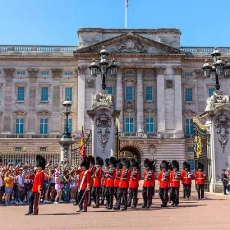 La ola de calor paralizó una de las postales más famosas de Londres y Buckingham