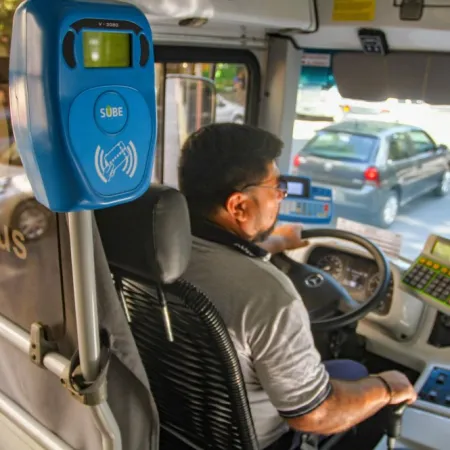 Pictogramas y choferes capacitados: cómo cambiarán los colectivos en PBA