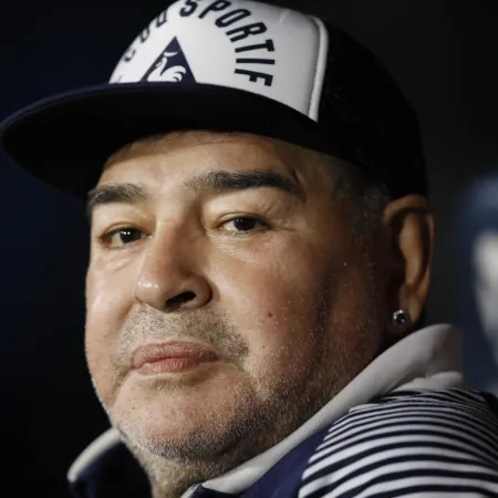 Declaran tres enfermeros que cuidaron a Maradona: el chat que puede complicar a los acusados