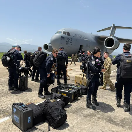 Comando Sur despliega aviones y buques para ayudar a Venezuela tras el terremoto