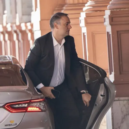 Manuel Adorni: la trama de la crisis que puso al Gobierno de Milei contra las cuerdas
