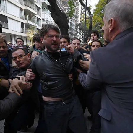Embargo de $5 millones para Grabois tras la ocupación del Instituto Perón