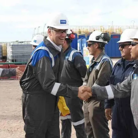Manuel Adorni deja todos sus cargos: también renunciará al directorio de YPF
