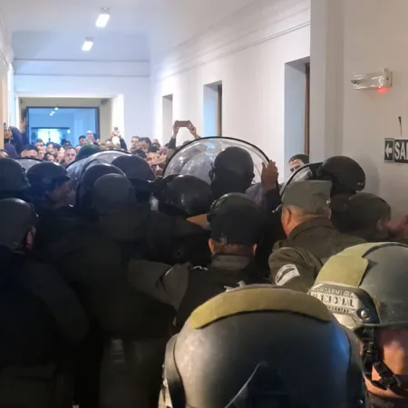 Rodolfo Aguiar encabeza la protesta de ATE en la CNEA y apunta al Gobierno