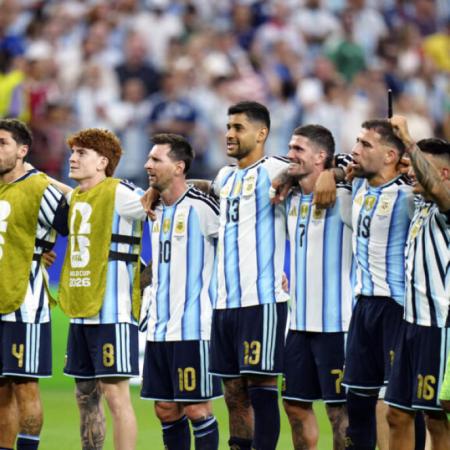 Argentina hace rotación y enfrentará a Jordania con suplentes y Messi en el banco