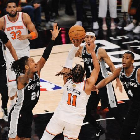 NBA: los Knicks remontaron 14 puntos en San Antonio y se llevaron el Juego 1