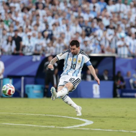 Messi igualó a Klose: hat-trick histórico y récord mundialista ante Argelia