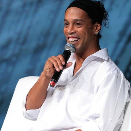 Ronaldinho debutó en la música y Argentina metió seis nombres en su gran disco
