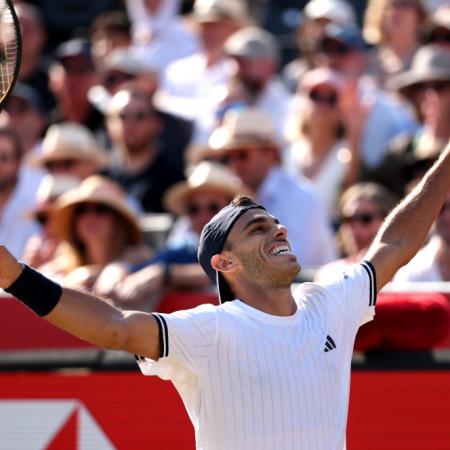 Cerúndolo batalló en Londres y se metió en las semifinales de Queen’s