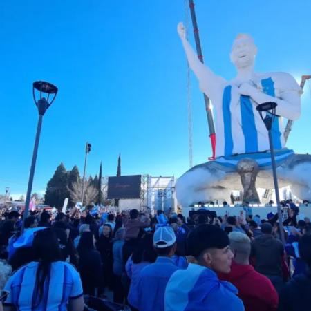Neuquén hace historia: inauguraron la estatua de Messi más alta del mundo