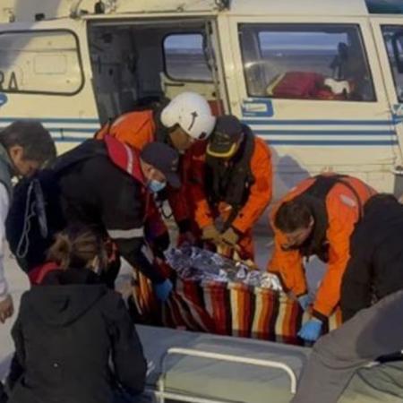 Una fractura en alta mar activó un rescate contrarreloj a 300 kilómetros de la costa