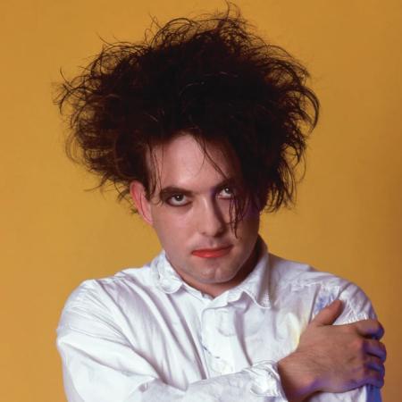 Robert Smith adelanta el regreso de The Cure con material para hasta tres álbumes