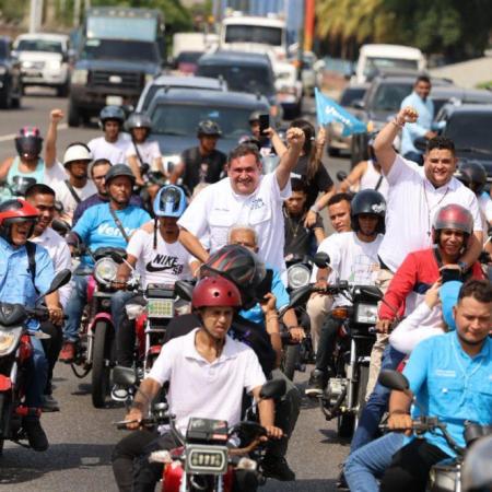 José Rolón y Henry Alviarez lideraron el pleno de Vente Vargas con más de 1.000 personas