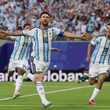 Argentina le ganó a Argelia con un triplete de Messi y encendió a una multitud en Kansas