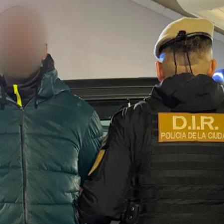 El frondoso prontuario de un senegalés con tobillera electrónica que andaba suelto por la calle