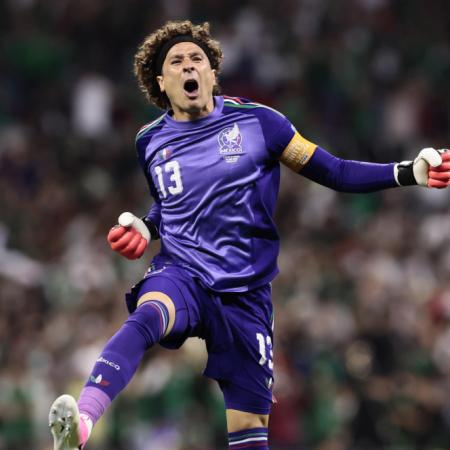 La marca de Ochoa en el Mundial que lo pone a la altura de Messi y Cristiano