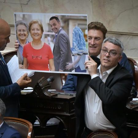 Adorni hizo estallar a Paulón: proyecto, alerta 2027 y meme de Los Simpson