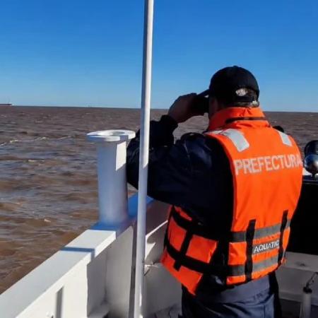 La búsqueda de los cinco pescadores suma aviones, guardacostas y patrullas