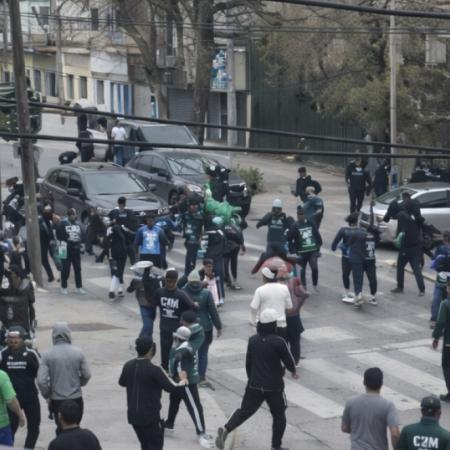 Violento choque entre la barra de San Miguel y la Policía en La Plazoleta