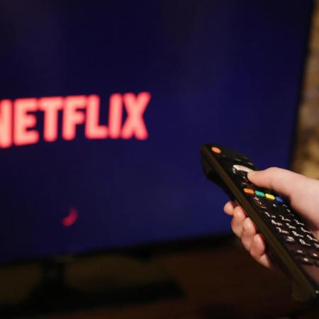 La jugada de Netflix para unificar series, deportes y TV en una sola pantalla