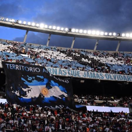 La FIFA prohíbe banderas de Malvinas en la semifinal Argentina-Inglaterra por seguridad