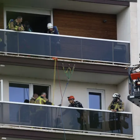 Incendio en un edificio de Amberes deja muertos y reaviva un temor en Europa