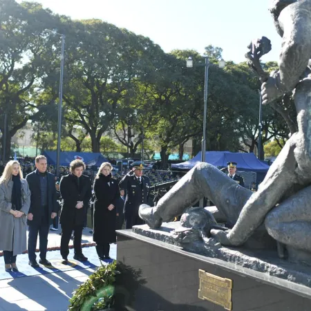 Javier Milei encabezó en Belgrano el homenaje a los caídos de la Policía Federal