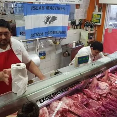 Más de seis horas de fila por carne a $12.900: la oferta que desató un furor