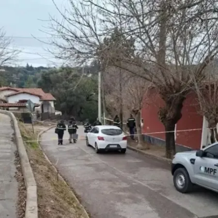 Un perro llevó un cráneo a una casa y semanas después hallaron un cuerpo decapitado a 150 metros