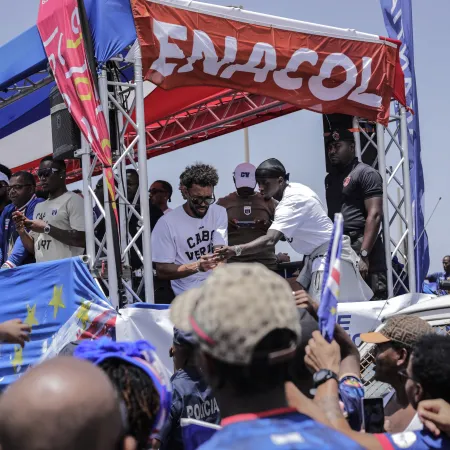 El regreso de Cabo Verde a Praia desató calles llenas, banderas y festejos masivos