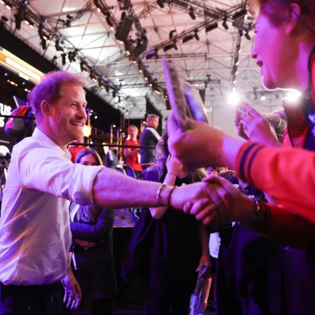 Harry viajará solo al Reino Unido: Meghan y sus hijos no viajarán a Londres