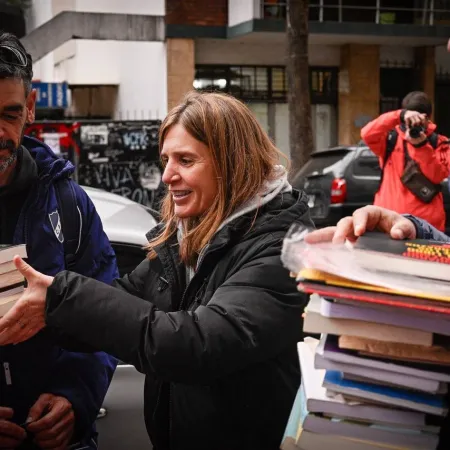 De Cortázar a Perón: los 45 libros que le regalaron a Cristina Kirchner